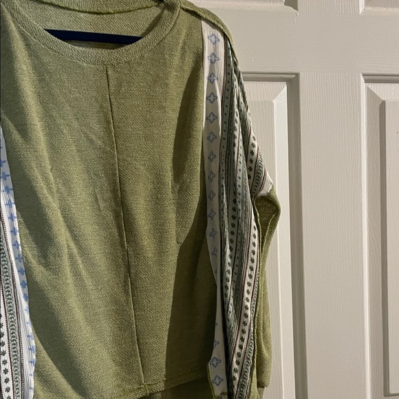 Ces Femme Olive Sweater with Patterned Sleeves - Picture 10 of 11